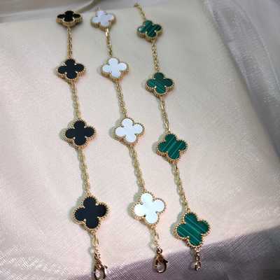 Vintage Custom Jewelry Bezel Setting Vintage Alhambra bracelet, 5 motifs 18K yellow gold