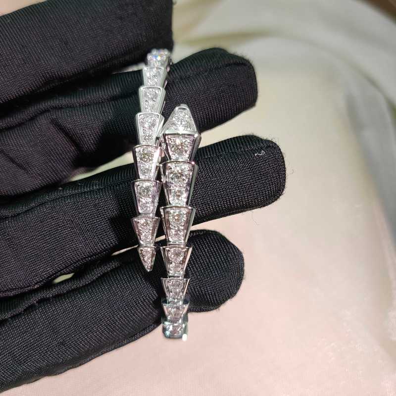 Vvs Diamond Clarity High Jewelry 18K Gold Luxury Collection Exquisite Detail Timeless Elegance Exclusive Jewelry Pieces
