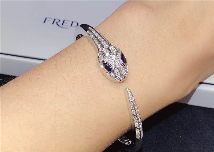 Charming 18K Gold Diamond Jewelry , BVL Serpenti Bangle Bracelet With Blue Sapphire Eyes